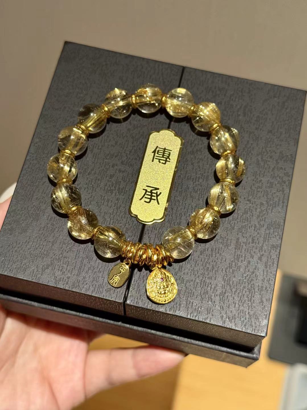 发晶 Rutilated Quartz