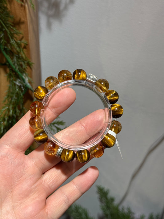 闪电黄虎黄塔晶